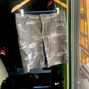 Wit And Wisdom Ab-Solution camo shorts